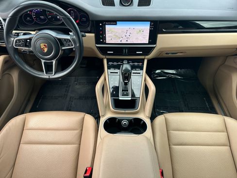 Certified 2023 Porsche Cayenne image 6