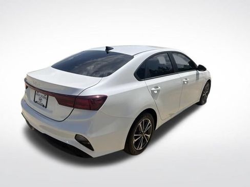 Used 2023 Kia Forte LXS w/ LXS Technology Package FWD image 3