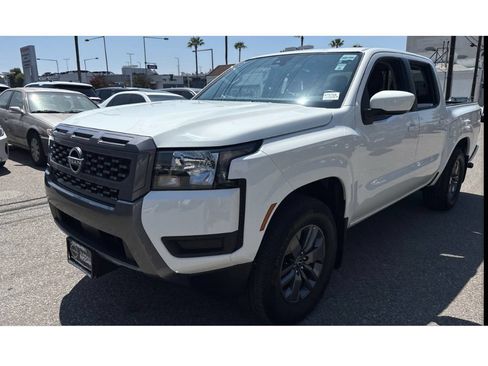 Certified 2025 Nissan Frontier SV RWD image 2