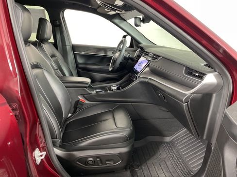 Used 2024 Jeep Grand Cherokee Limited w/ Black Appearance Package image 8