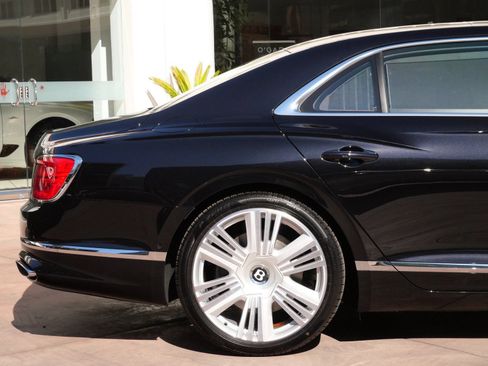 Used 2026 Bentley Flying Spur Azure AWD/4WD image 9