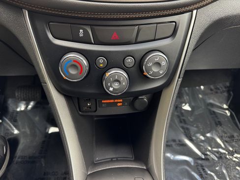 Used 2020 Chevrolet Trax LT w/ Driver Confidence Package AWD/4WD image 28