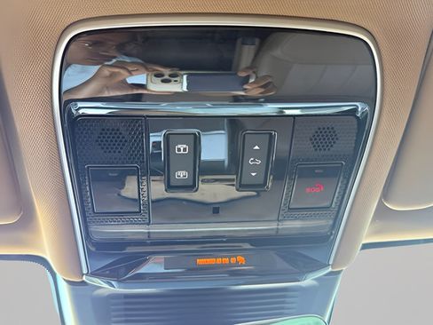 Certified 2025 Land Rover Range Rover SE AWD/4WD image 26