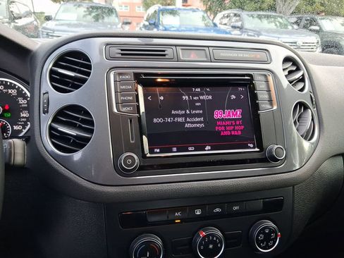 Used 2018 Volkswagen Tiguan Limited w/ Premium Package FWD image 21