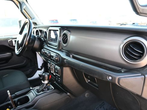 Used 2022 Jeep Gladiator Willys image 24