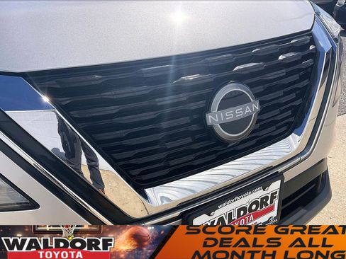 Used 2022 Nissan Rogue SV image 34