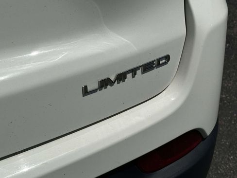 Used 2018 Jeep Compass Limited AWD/4WD image 10