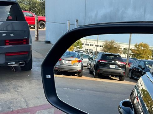 Used 2025 Volkswagen Atlas Cross Sport SE image 20