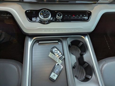 Used 2025 Ford Expedition Active image 13