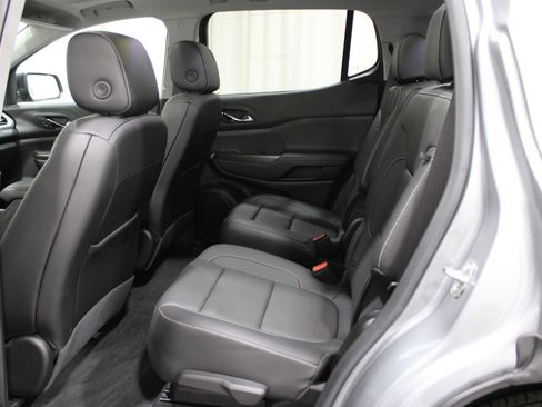 Used 2023 GMC Acadia SLT w/ Elevation Edition image 24