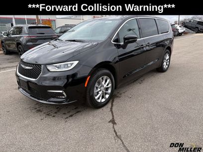 New 2026 Chrysler Pacifica Select