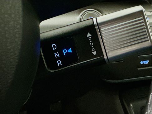 Used 2024 Hyundai Kona SEL FWD image 24