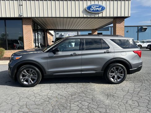 Used 2023 Ford Explorer XLT w/ Equipment Group 202A AWD/4WD image 1