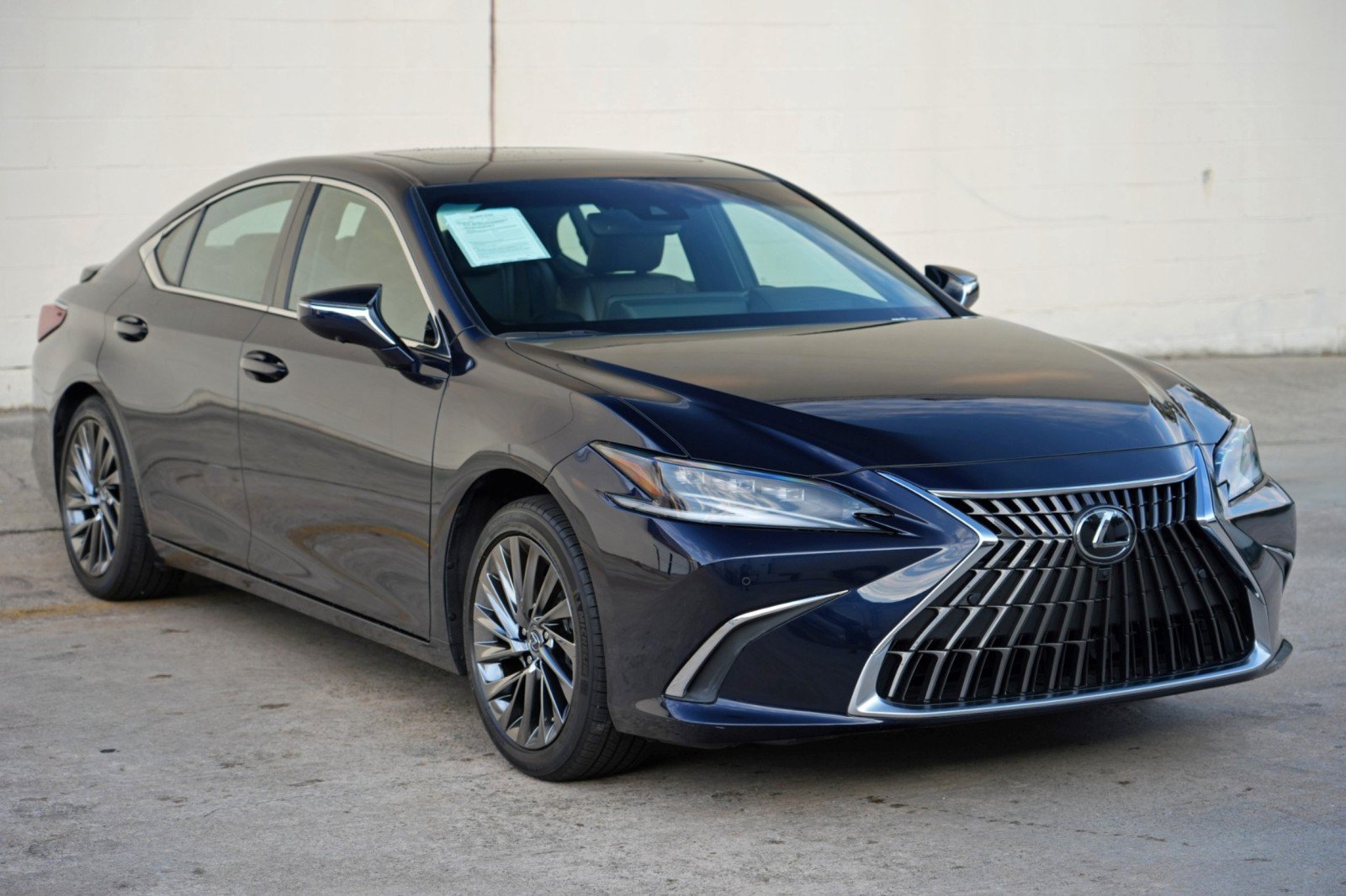 Used 2024 Lexus ES 300h Ultra Luxury w/ Accessory Package (Z2) FWD image 59