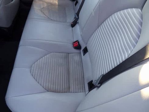 Used 2023 Toyota Camry SE image 19