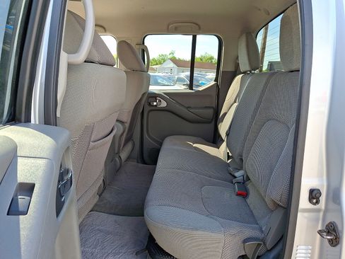 Used 2013 Nissan Frontier SV AWD/4WD image 10