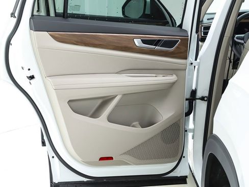 New 2026 Volkswagen Atlas SE FWD image 17