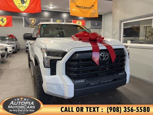 Used 2022 Toyota Tundra SR5 w/ SR5 Convenience Package AWD/4WD image 6