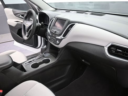 Used 2021 Chevrolet Equinox LS w/ LS Convenience Package FWD image 16