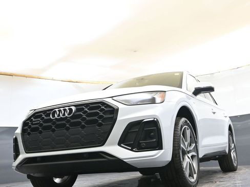 Certified 2025 Audi Q5 2.0T Premium w/ Convenience Plus Package image 29
