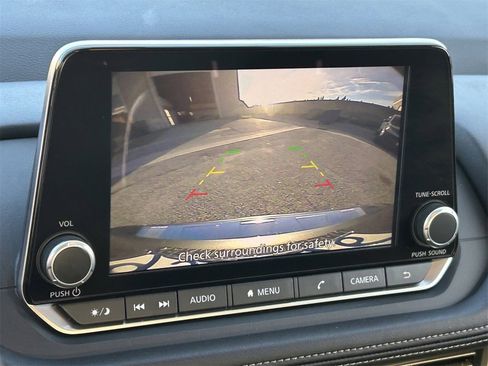 Certified 2025 Nissan Rogue SV image 34