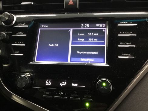 Used 2019 Toyota Camry SE FWD image 21