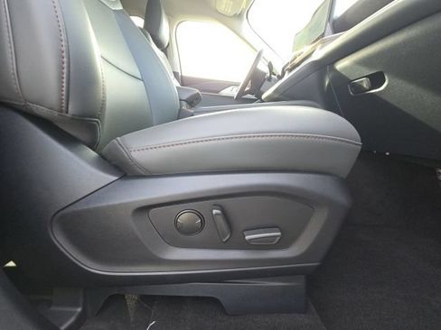 Used 2025 Ford Explorer Active w/ Active Comfort Package RWD image 21