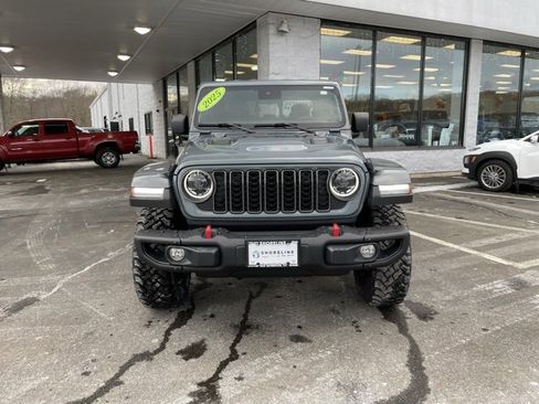 Used 2025 Jeep Gladiator Rubicon w/ Convenience Group image 2