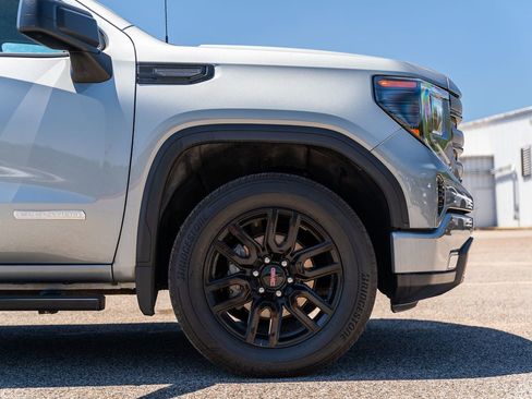 Used 2023 GMC Sierra 1500 Elevation AWD/4WD image 9