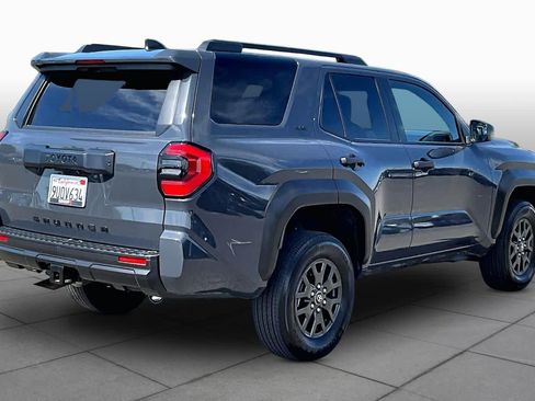 Used 2025 Toyota 4Runner SR5 AWD/4WD image 12