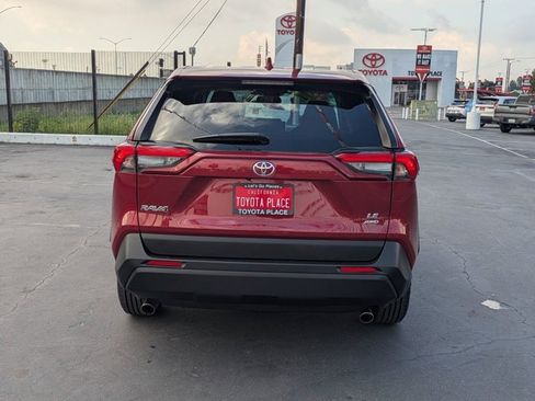 Used 2024 Toyota RAV4 LE image 9