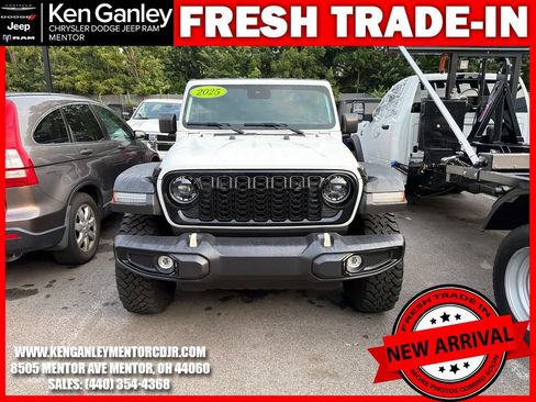 Used 2025 Jeep Wrangler Unlimited Sport AWD/4WD image 2