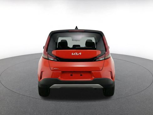 Used 2025 Kia Soul LX w/ LX Technology Package FWD image 8
