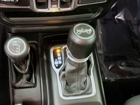 Certified 2018 Jeep Wrangler Unlimited Sport S image 23