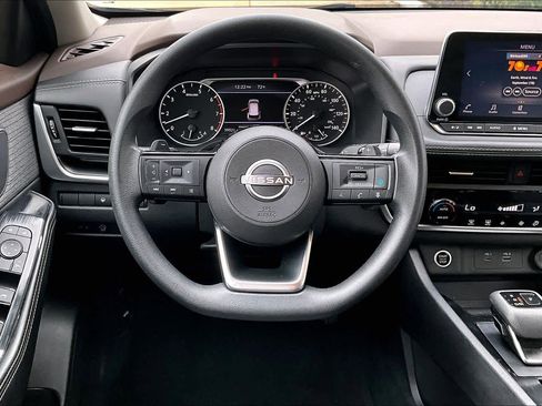 Used 2023 Nissan Rogue SV image 5