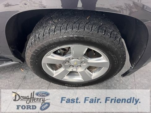 Used 2017 Chevrolet Suburban LT image 17