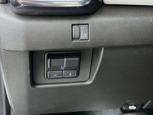 Used 2024 GMC Canyon AT4X image 10