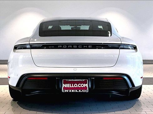 Used 2025 Porsche Taycan image 9