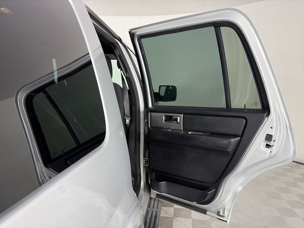 Used 2017 Ford Expedition XLT AWD/4WD image 28