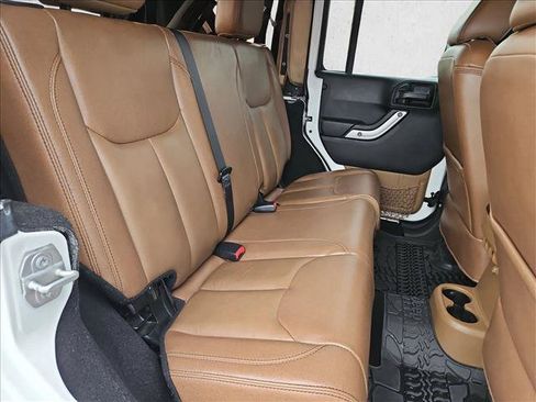 Used 2018 Jeep Wrangler Unlimited Sahara w/ Connectivity Group AWD/4WD image 19