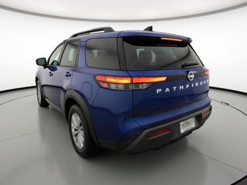 Used 2025 Nissan Pathfinder SV image 5