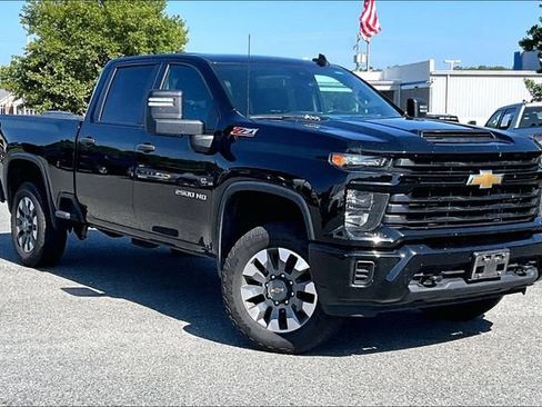Used 2024 Chevrolet Silverado 2500 Custom w/ Custom Value Package AWD/4WD image 2