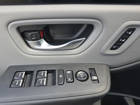 Used 2025 Honda Pilot Touring image 32