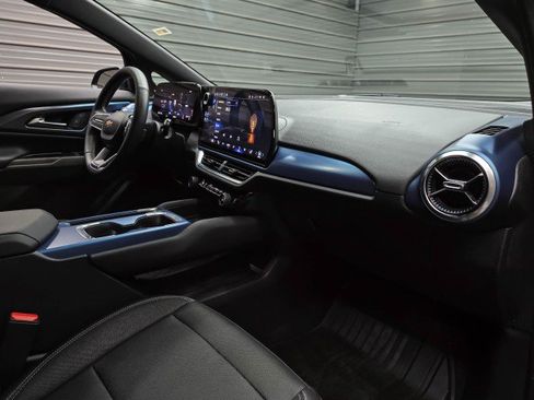 Used 2025 Chevrolet Equinox EV LT w/ Convenience Package FWD image 13