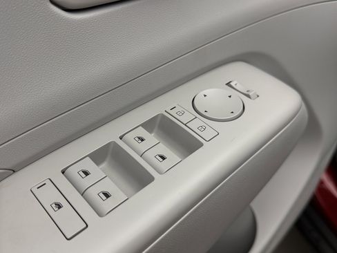 Used 2025 Hyundai Kona SEL image 11