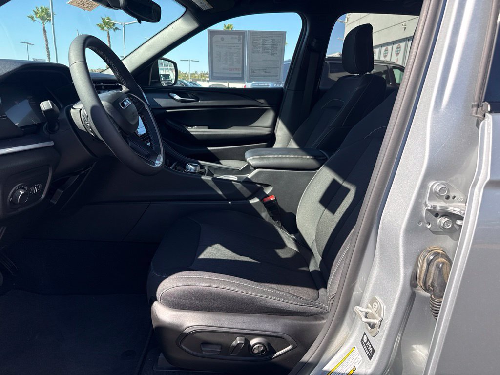 Certified 2024 Jeep Grand Cherokee Laredo RWD image 13