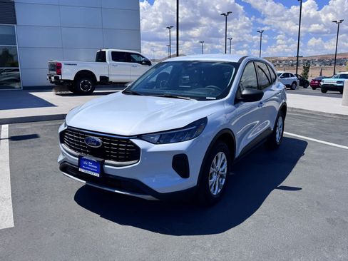 Certified 2025 Ford Escape Active AWD/4WD image 2