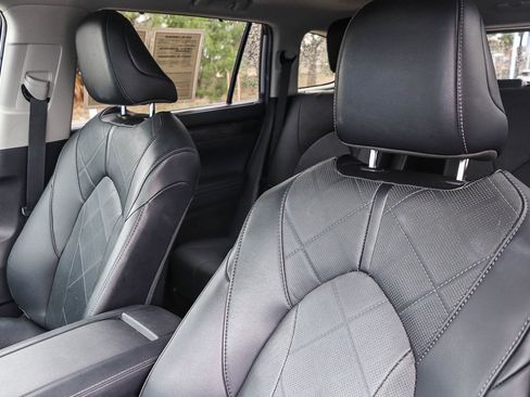 Used 2021 Toyota Highlander Platinum image 22