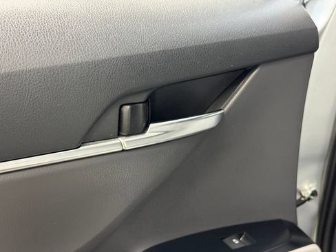 Used 2019 Toyota Camry SE w/ Convenience Package FWD image 17