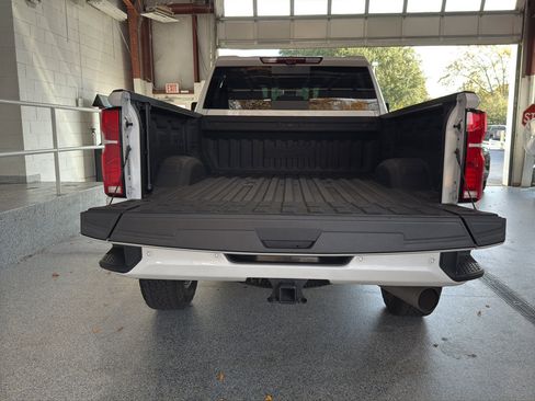 Used 2024 Chevrolet Silverado 2500 High Country w/ Technology Package image 8